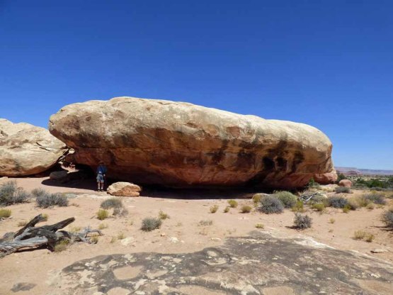 b Andy Under Rock at Pot Hole Point