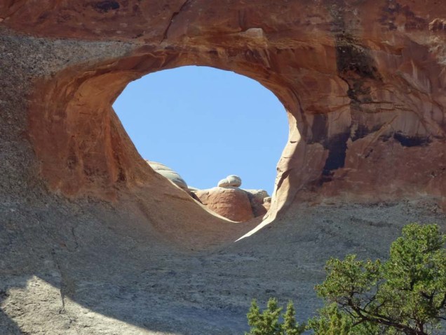b Look Through Tunnel Arch