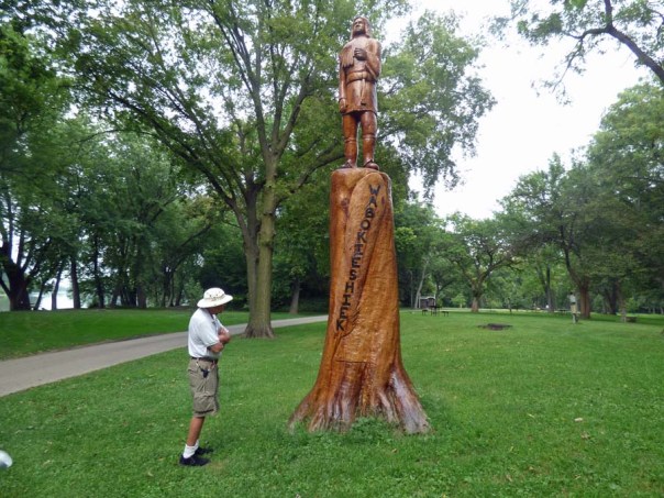 b Wabokieshiek (White Cloud)