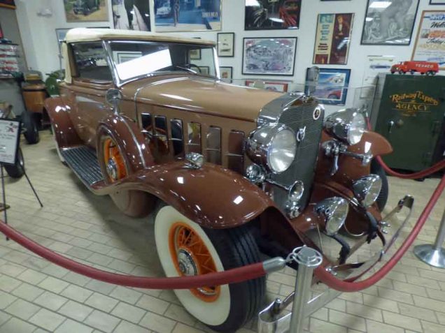 b 1932 Cadillac Convertible Coup