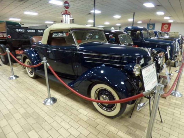 b 1936 Ford Roadster