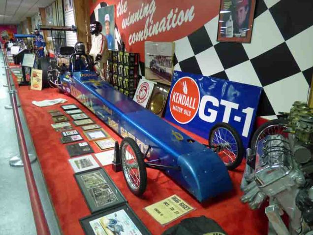 b Blue Dragster