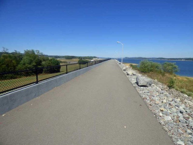 b02-walkway-on-top-of-cherokee-dam