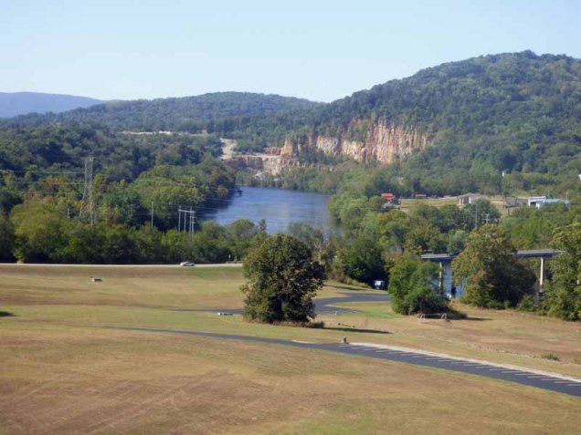 b03-view-from-top-of-dam
