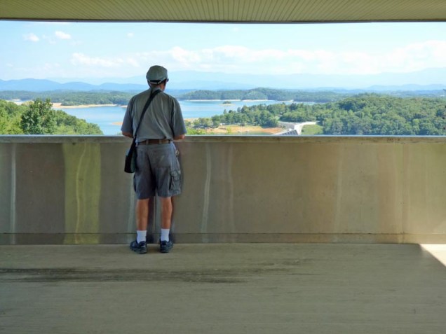 b05-andy-looking-over