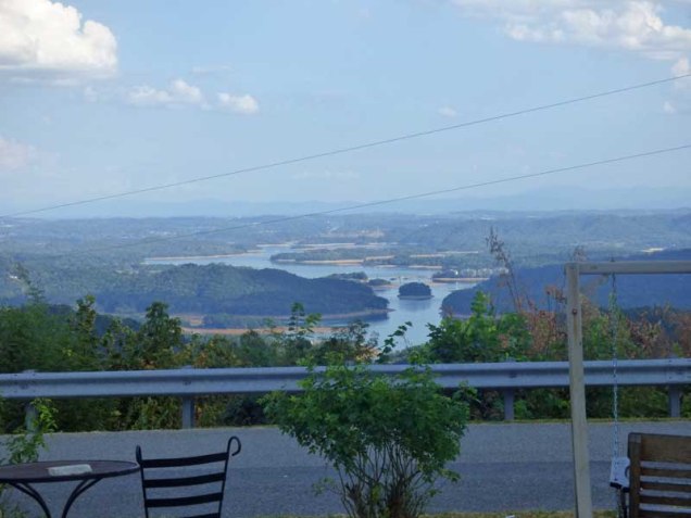 b08-view-from-clinch-mountain-lookout-restaurant