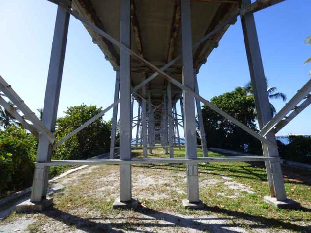 b04-walk-under-bahia-honda-bridge
