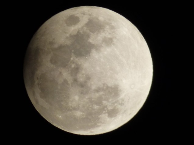 b-lunar-eclipse-moon